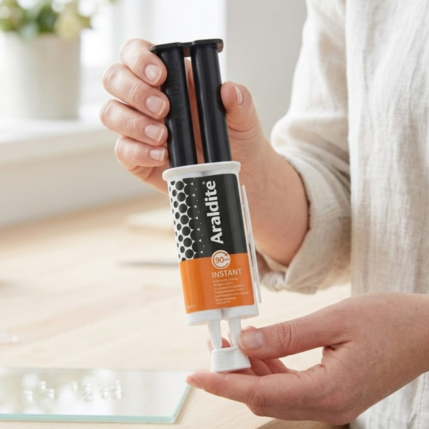 Araldite Instant Epoxy Adhesive Syringe 24ml